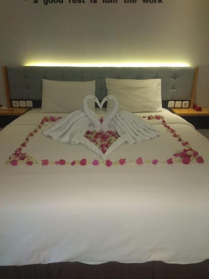 Idirayeuk The Royal Idi Hotel מראה חיצוני תמונה