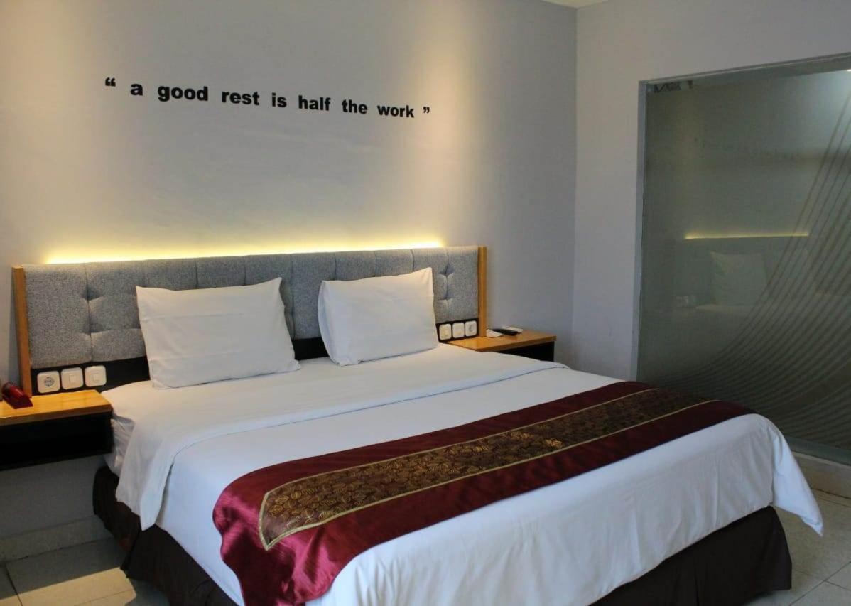 Idirayeuk The Royal Idi Hotel מראה חיצוני תמונה